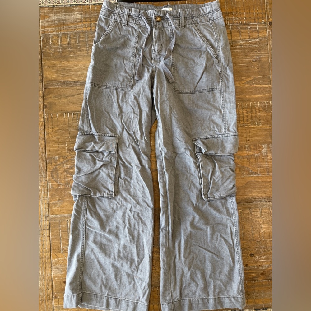 Time and Tru Women’s Light Gray Wide Leg Cargo Pants